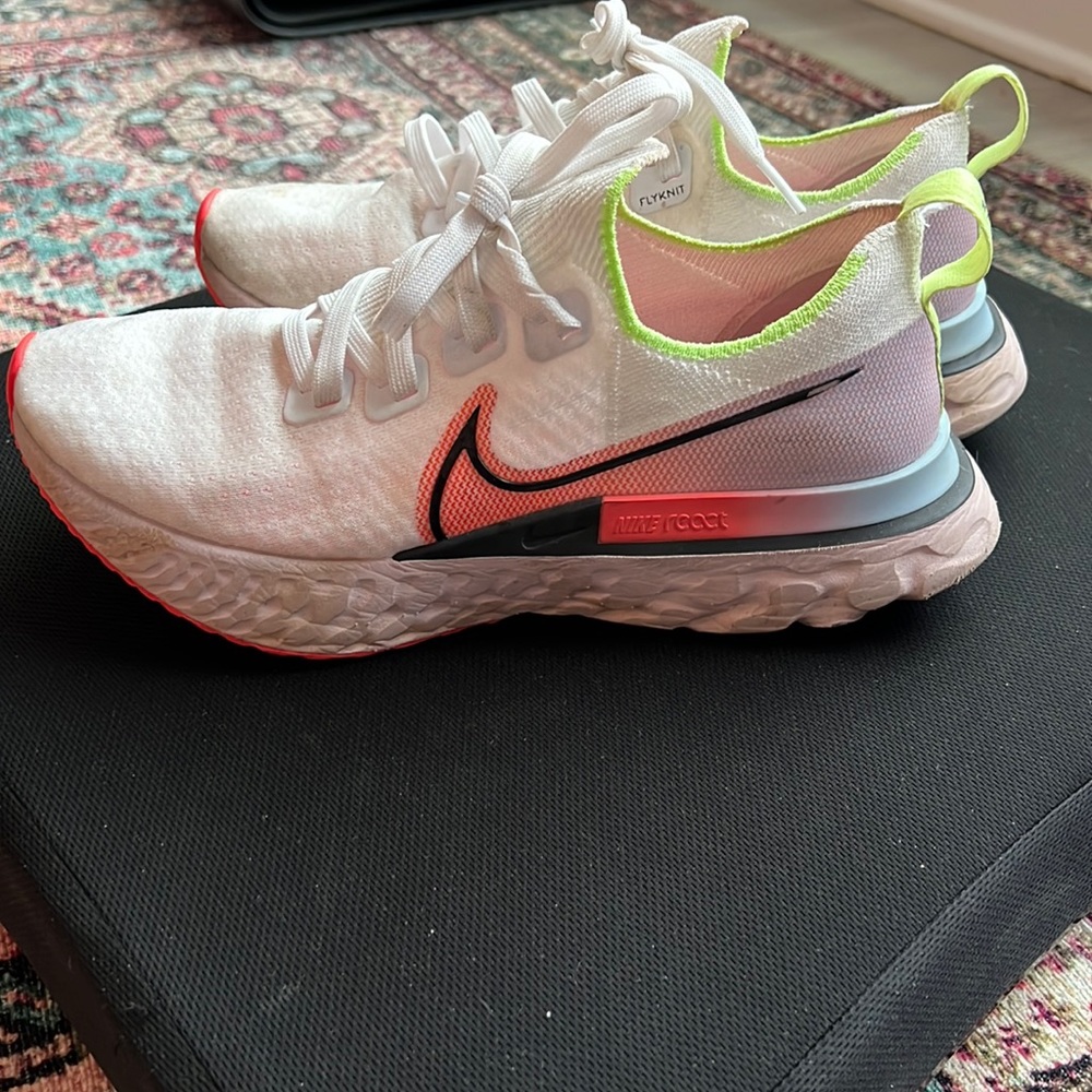 Nike sneakers Infinity React flyknit, womens size 9, white pink